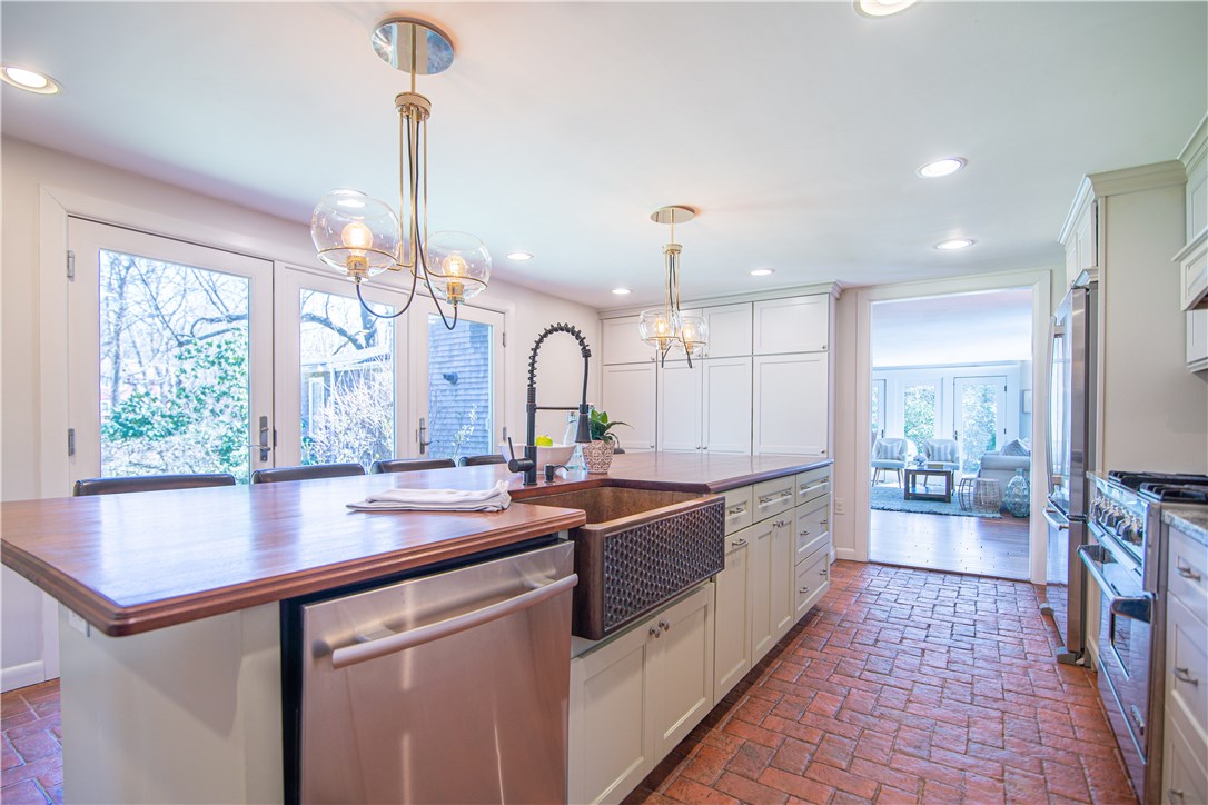 380B Post Road South Kingstown, RI 02879 - Photo 5 of 38