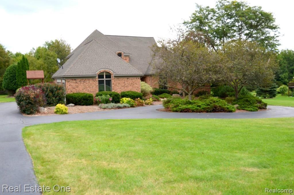 8032 Woodview Road Clarkston, MI 48348 - Photo 3 of 54 FRONT
