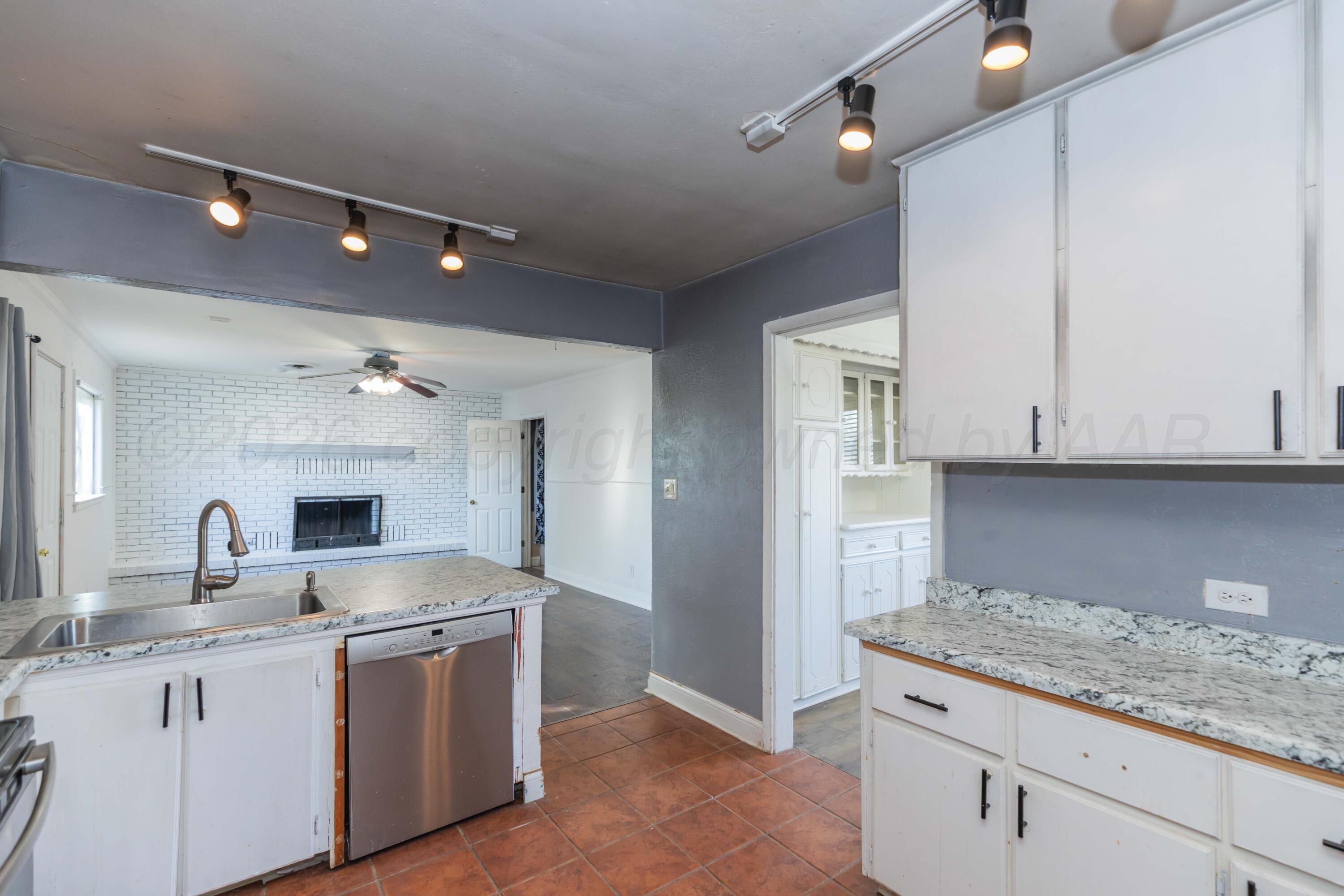 4929 Southwest 16th Avenue Amarillo, TX 79106 - Photo 11 of 30 KITCHEN VIEW 4