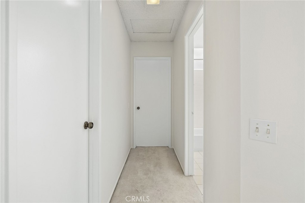 32 Spinnaker Irvine, CA 92614 - Photo 11 of 19 Hallway