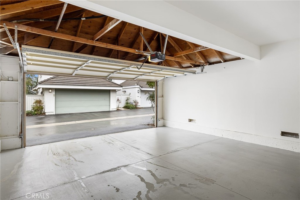 32 Spinnaker Irvine, CA 92614 - Photo 15 of 19 Garage