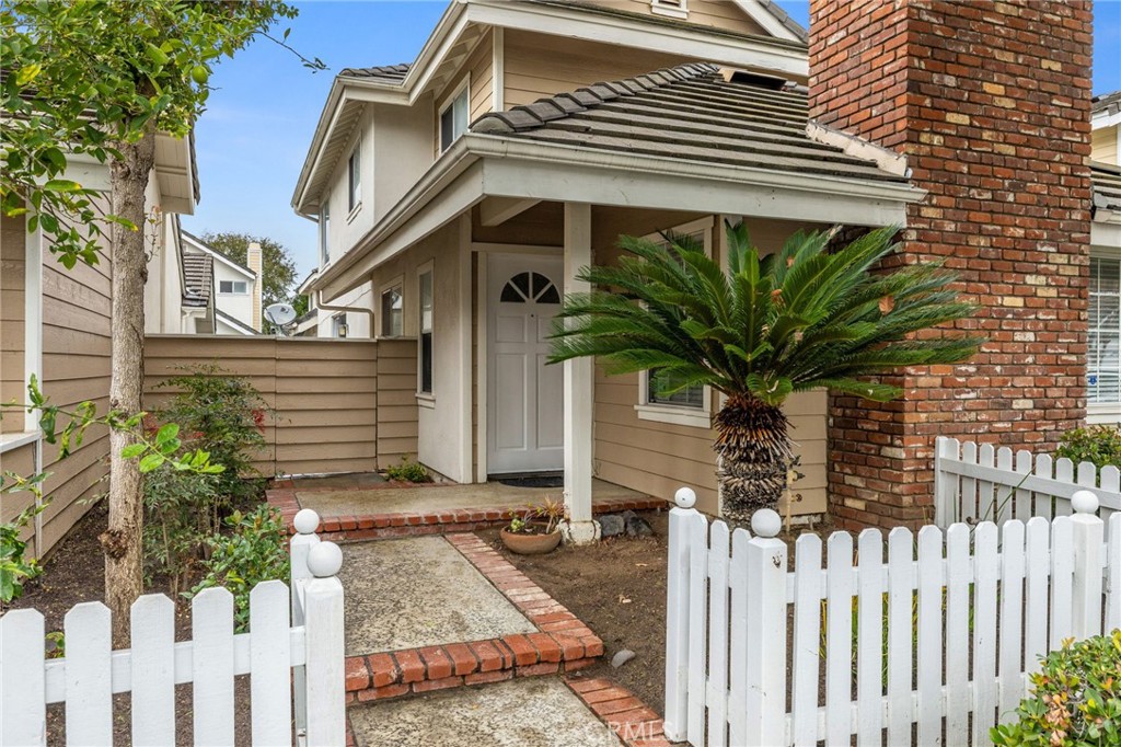 32 Spinnaker Irvine, CA 92614 - Photo 16 of 19 Front View