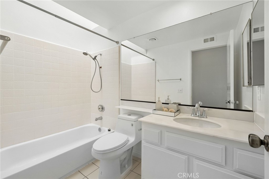 32 Spinnaker Irvine, CA 92614 - Photo 9 of 19 Upstairs bathroom