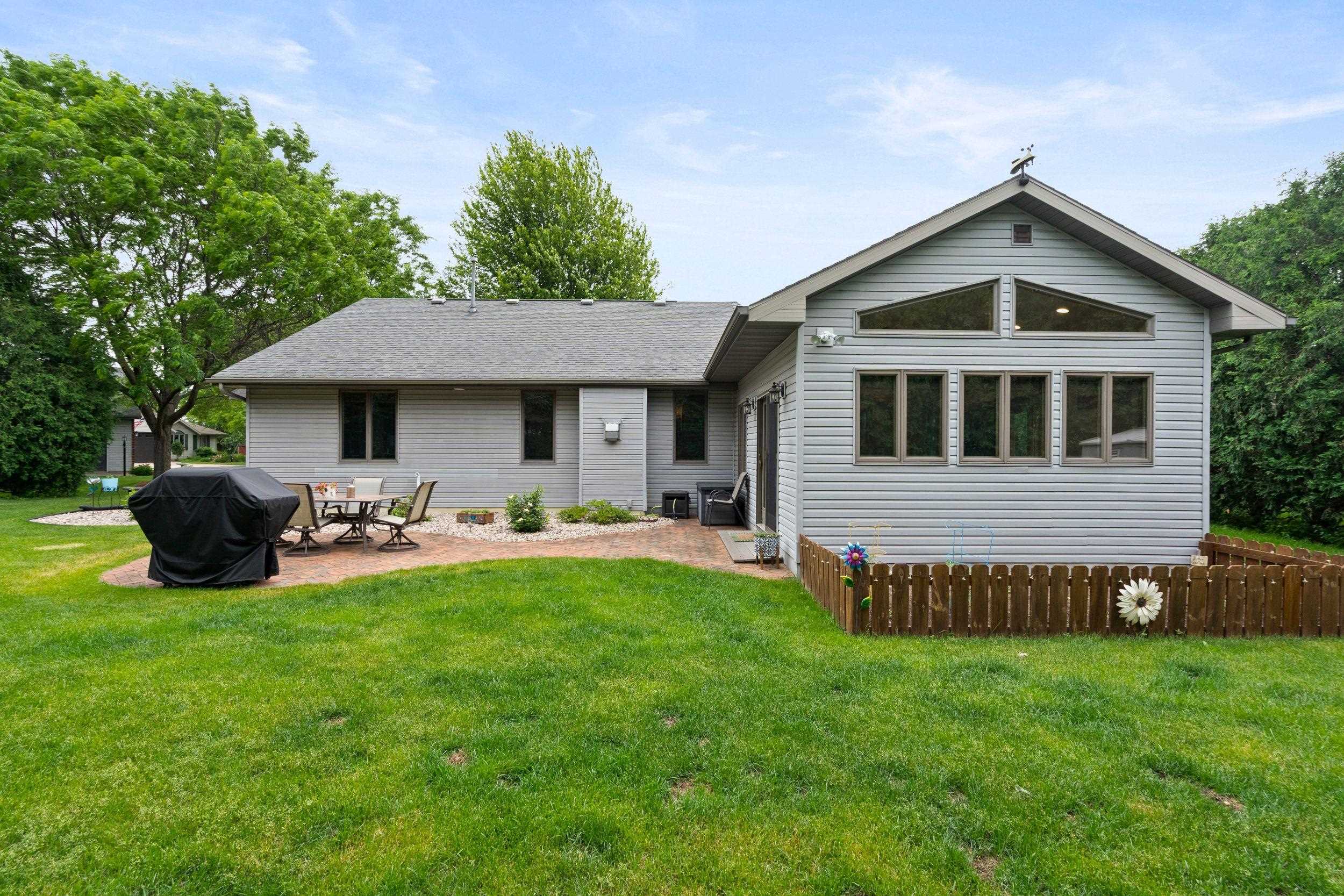 W2585 Oakbrook Court Appleton, WI 54915 - Photo 9 of 56