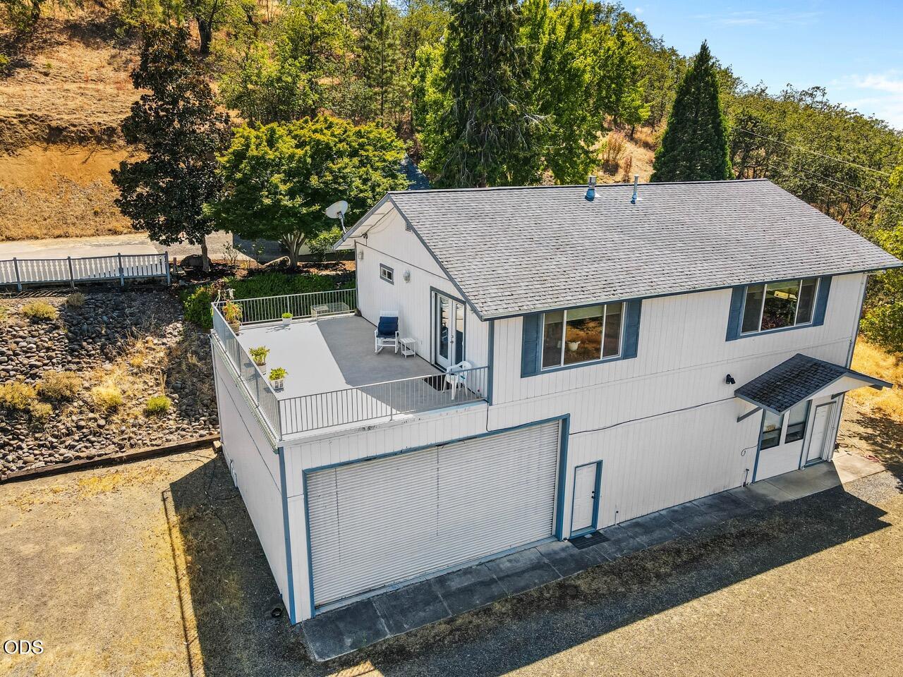 3375 Dodge Road White City, OR 97503 - Photo 2 of 37 Gallery Image 2