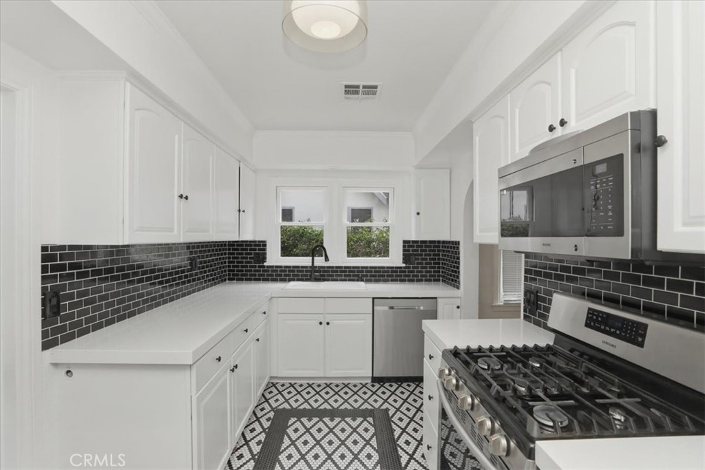 3589 Castle Reagh Place Riverside, CA 92506 - Photo 15 of 46