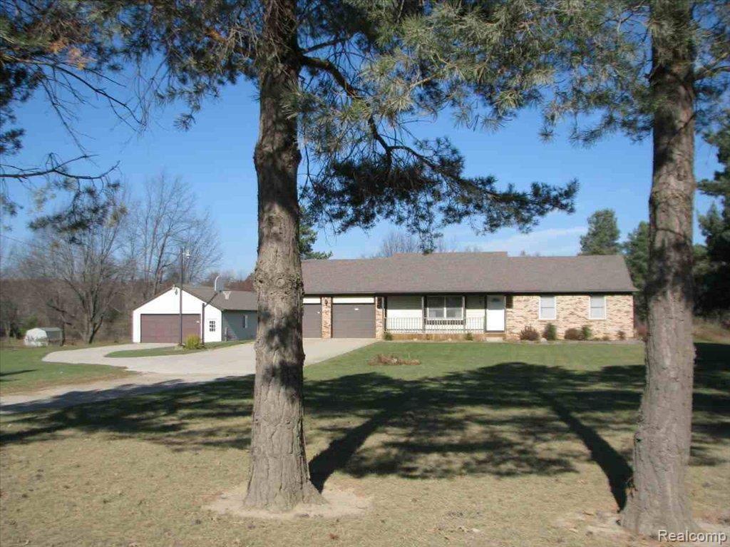 9043 Hogan Road Fenton, MI 48430 - Photo 1 of 12 Photo
