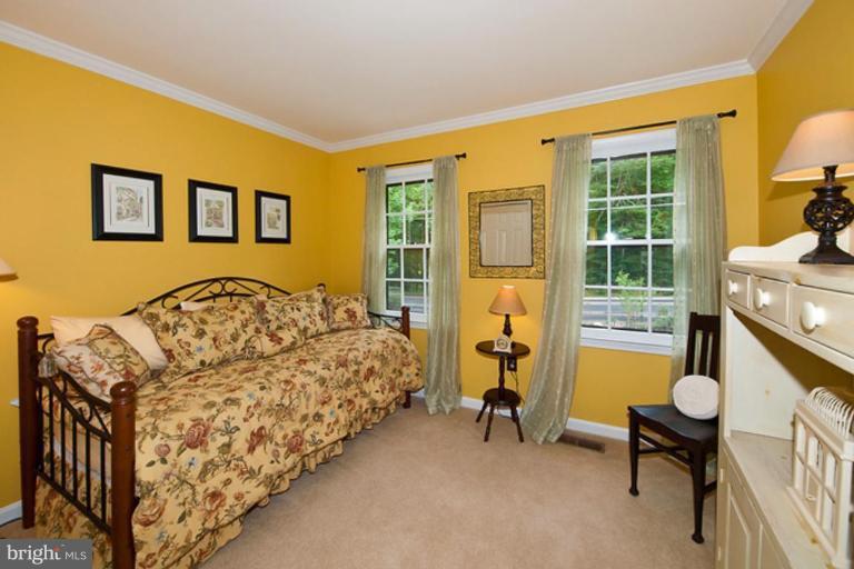 11823 Henderson Road Clifton, VA 20124 - Photo 18 of 20 Bedroom #3