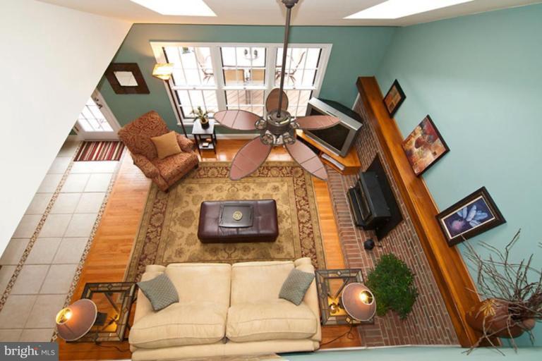 11823 Henderson Road Clifton, VA 20124 - Photo 20 of 20 Family Room #2