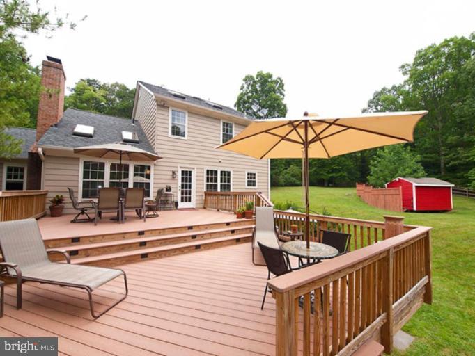 11823 Henderson Road Clifton, VA 20124 - Photo 3 of 20 Deck