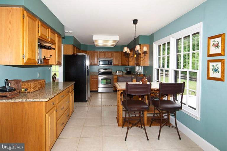 11823 Henderson Road Clifton, VA 20124 - Photo 5 of 20 Kitchen