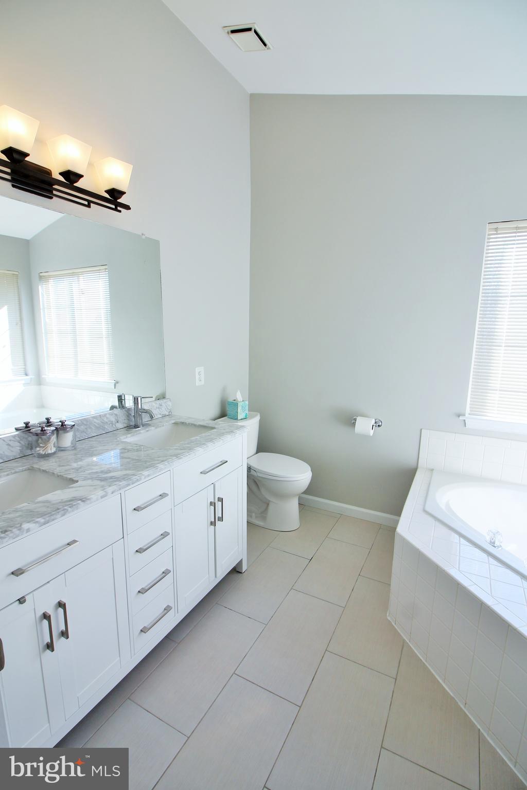 2816 Roesh Way Vienna, VA 22181 - Photo 15 of 32 Primary Bath