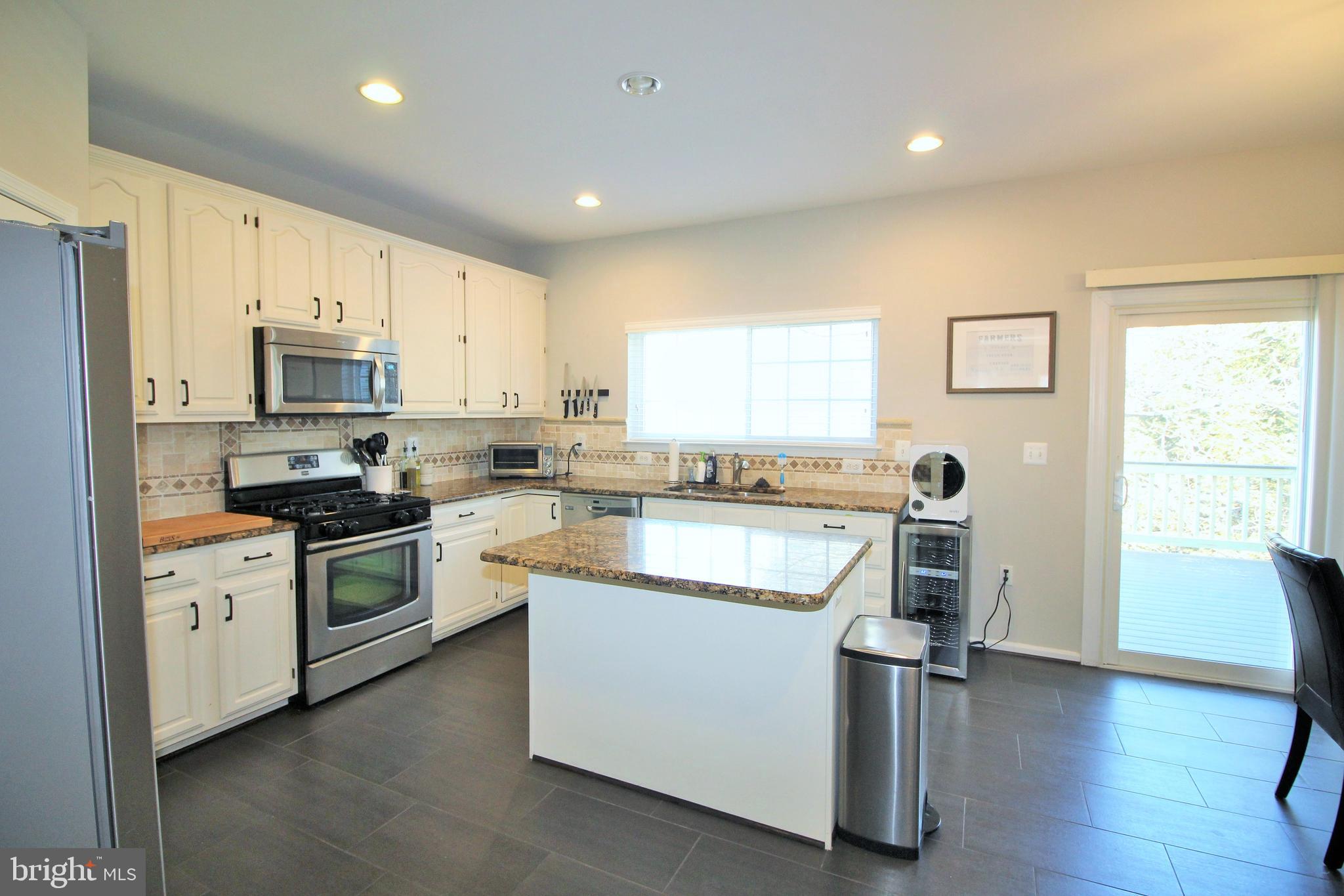 2816 Roesh Way Vienna, VA 22181 - Photo 5 of 32 Gallery Image 5