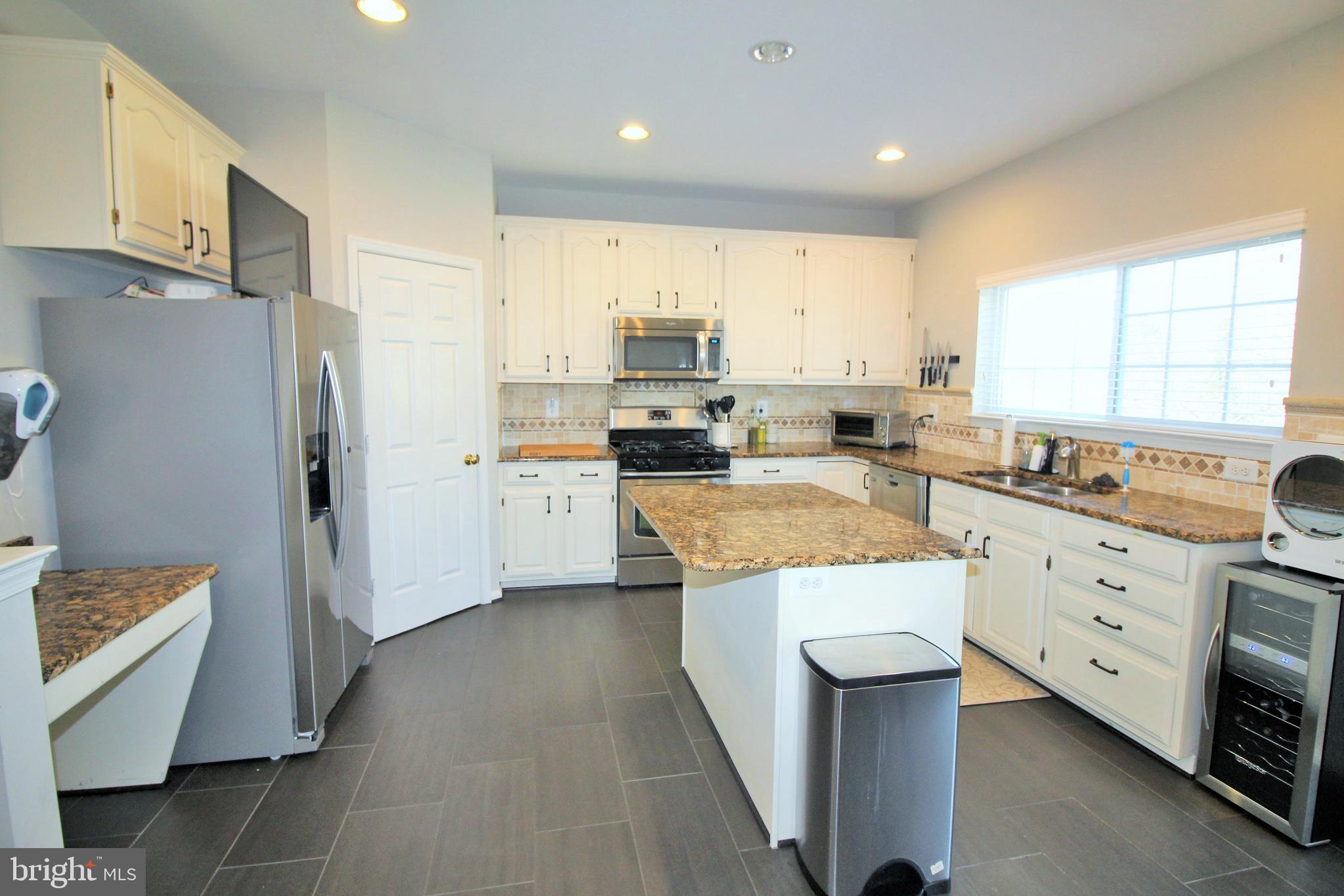 2816 Roesh Way Vienna, VA 22181 - Photo 6 of 32 Gallery Image 6
