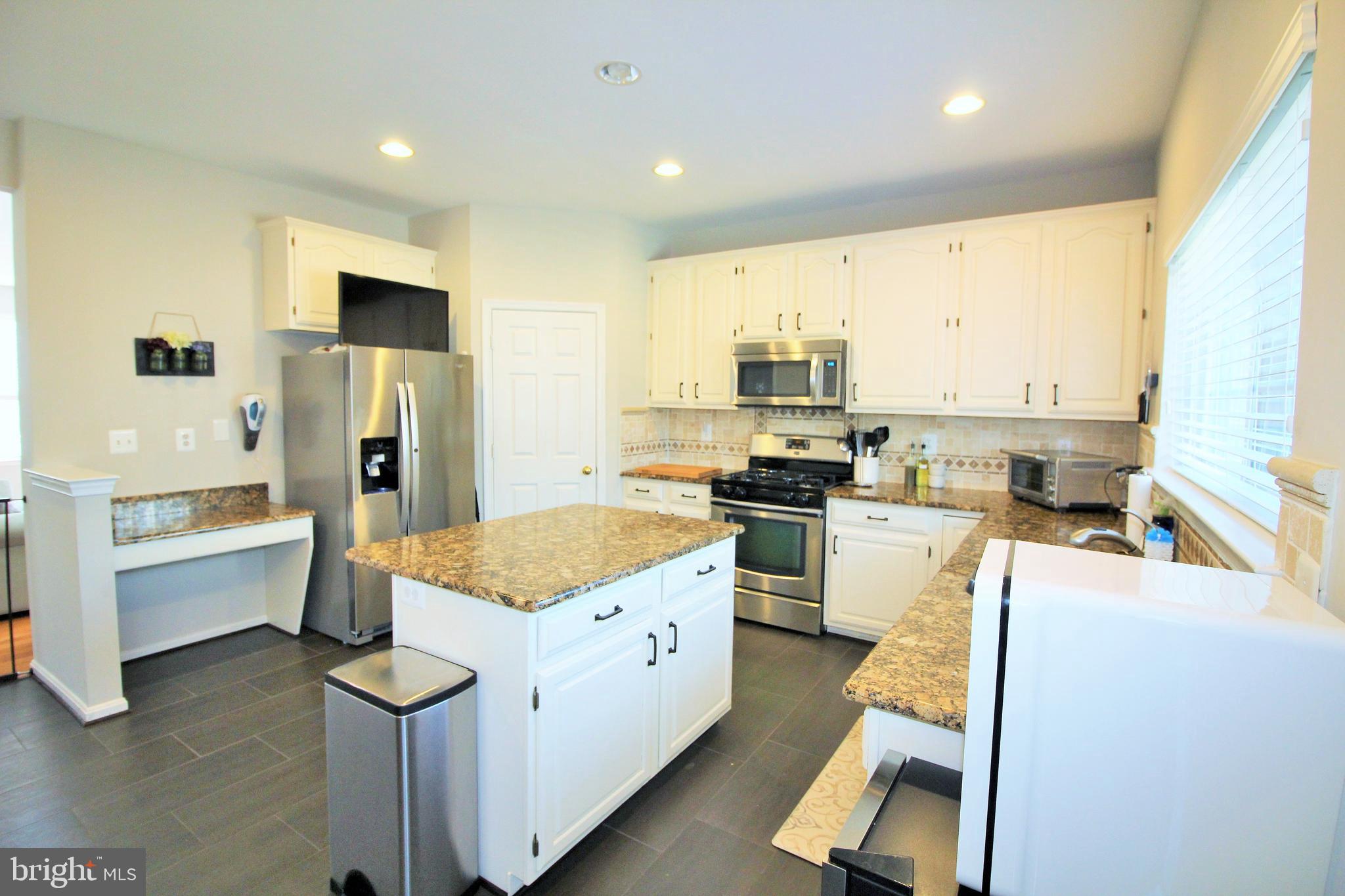 2816 Roesh Way Vienna, VA 22181 - Photo 7 of 32 Gallery Image 7