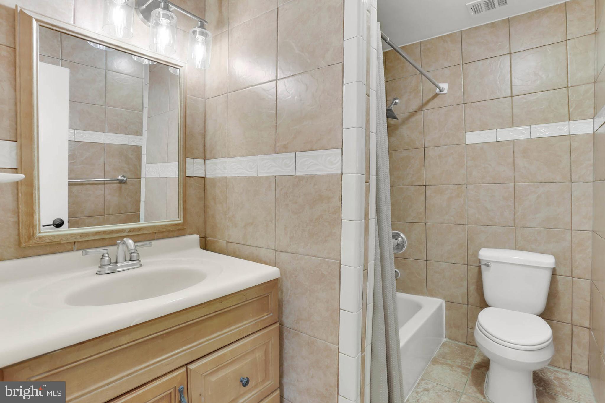12608 Garden Gate Road Silver Spring, MD 20902 - Photo 14 of 40 Primary en-suite