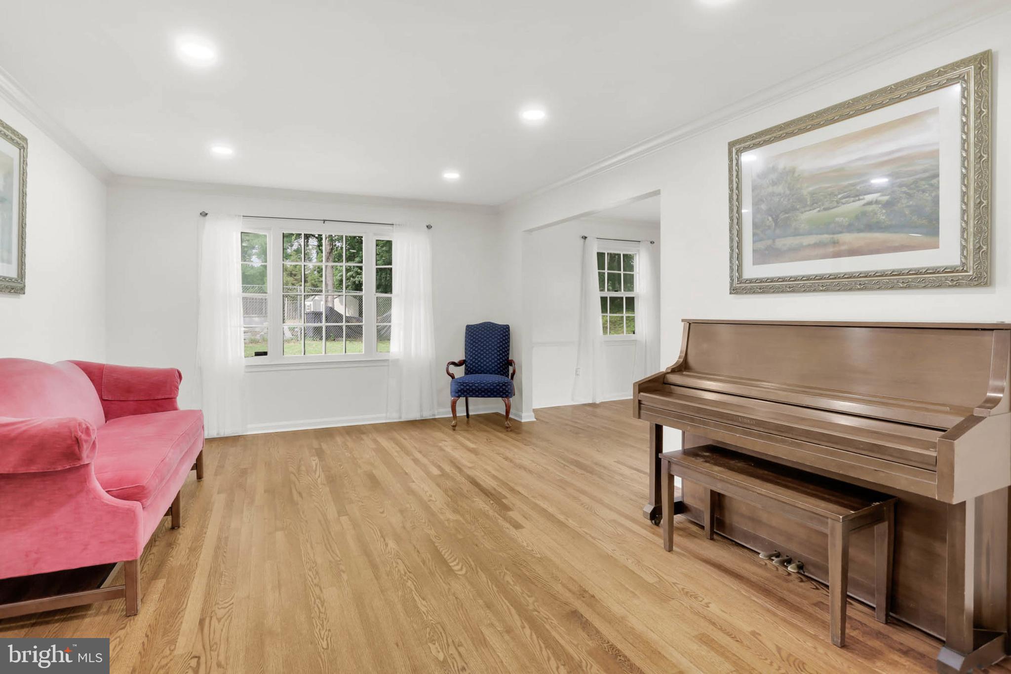 12608 Garden Gate Road Silver Spring, MD 20902 - Photo 5 of 40 Living Room