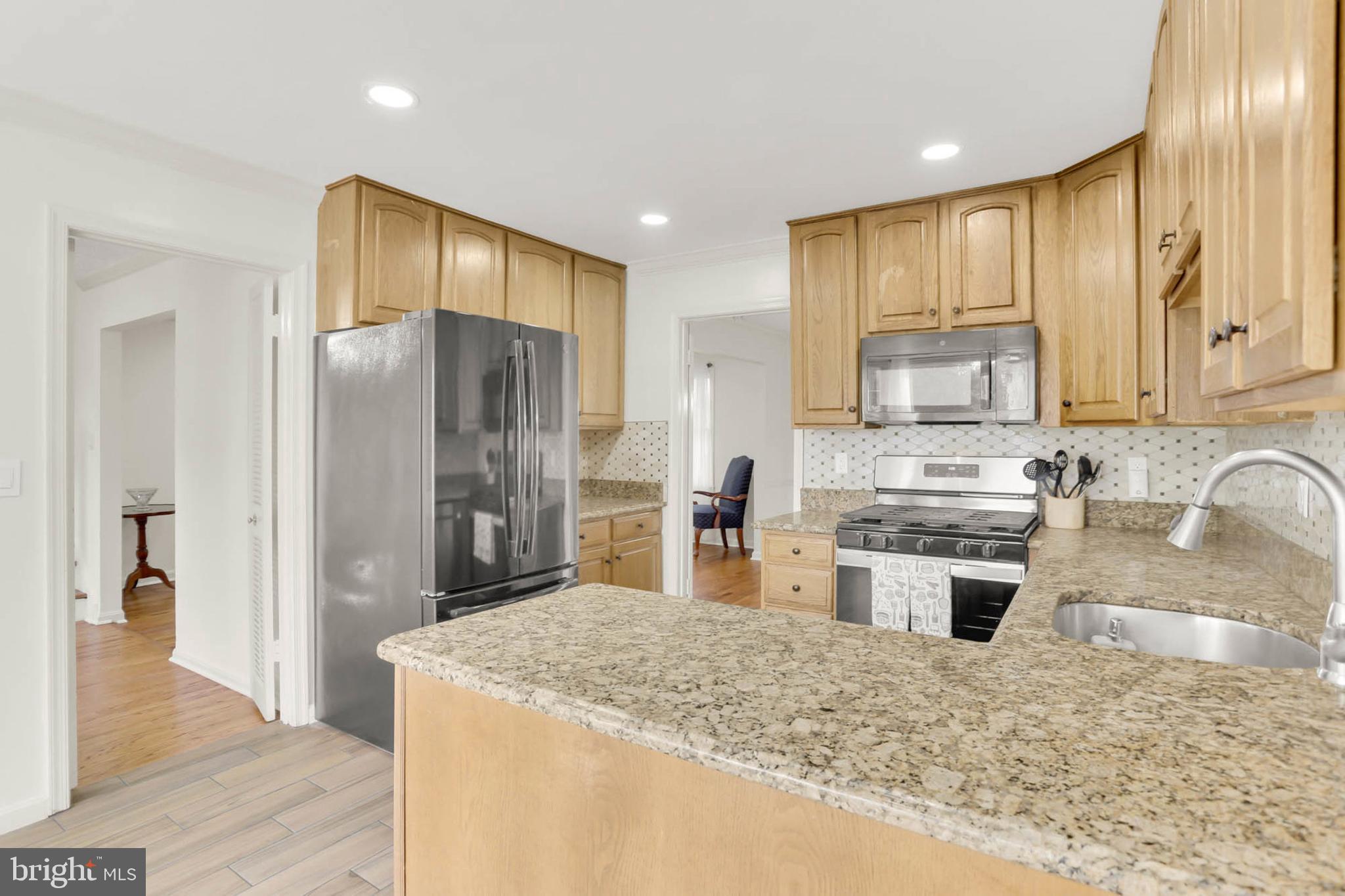 12608 Garden Gate Road Silver Spring, MD 20902 - Photo 9 of 40 Granite Counters SS Appliances & gas cooking