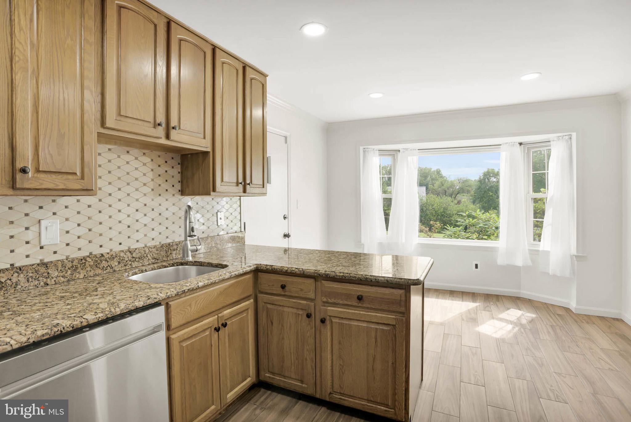 12608 Garden Gate Road Silver Spring, MD 20902 - Photo 10 of 40 Eat-in Kitchen