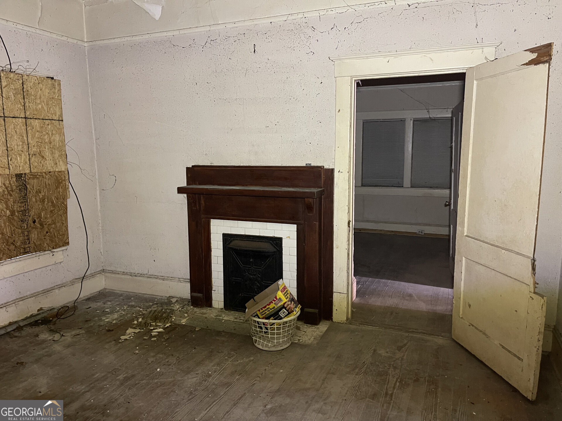 1851 Coleman Avenue Macon, GA 31201 - Photo 19 of 23 a living room with a fireplace