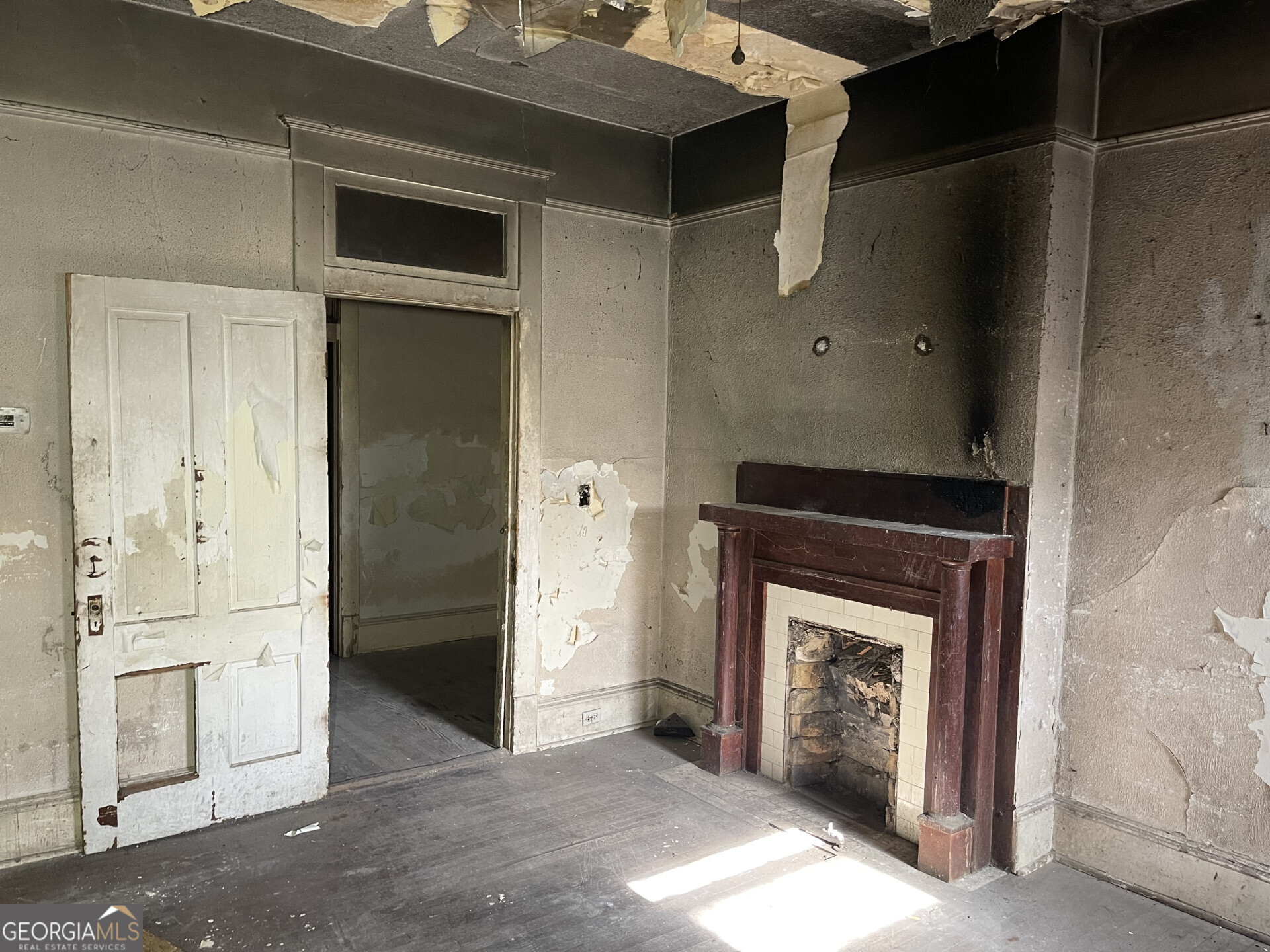 1851 Coleman Avenue Macon, GA 31201 - Photo 20 of 23 a view of a livingroom with a fireplace