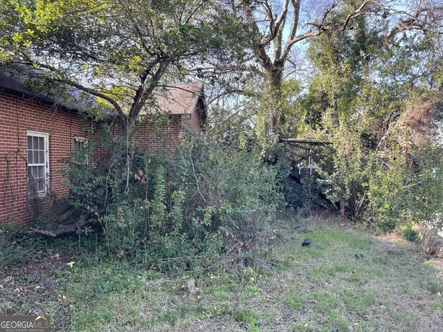 a view of a backyard of the house