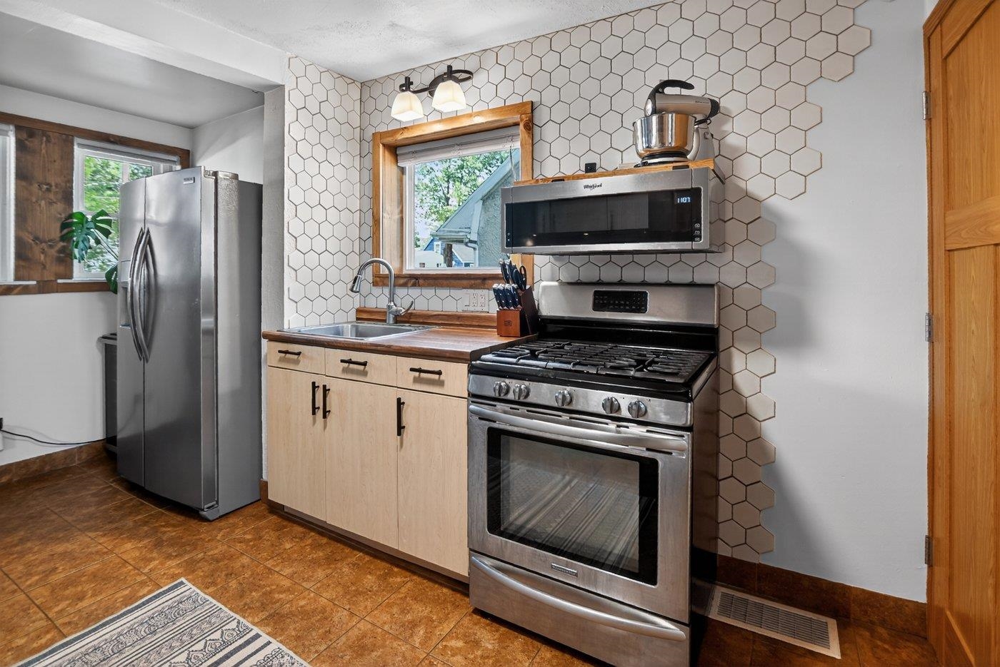 202 Oak Street Madison, WI 53704 - Photo 12 of 34