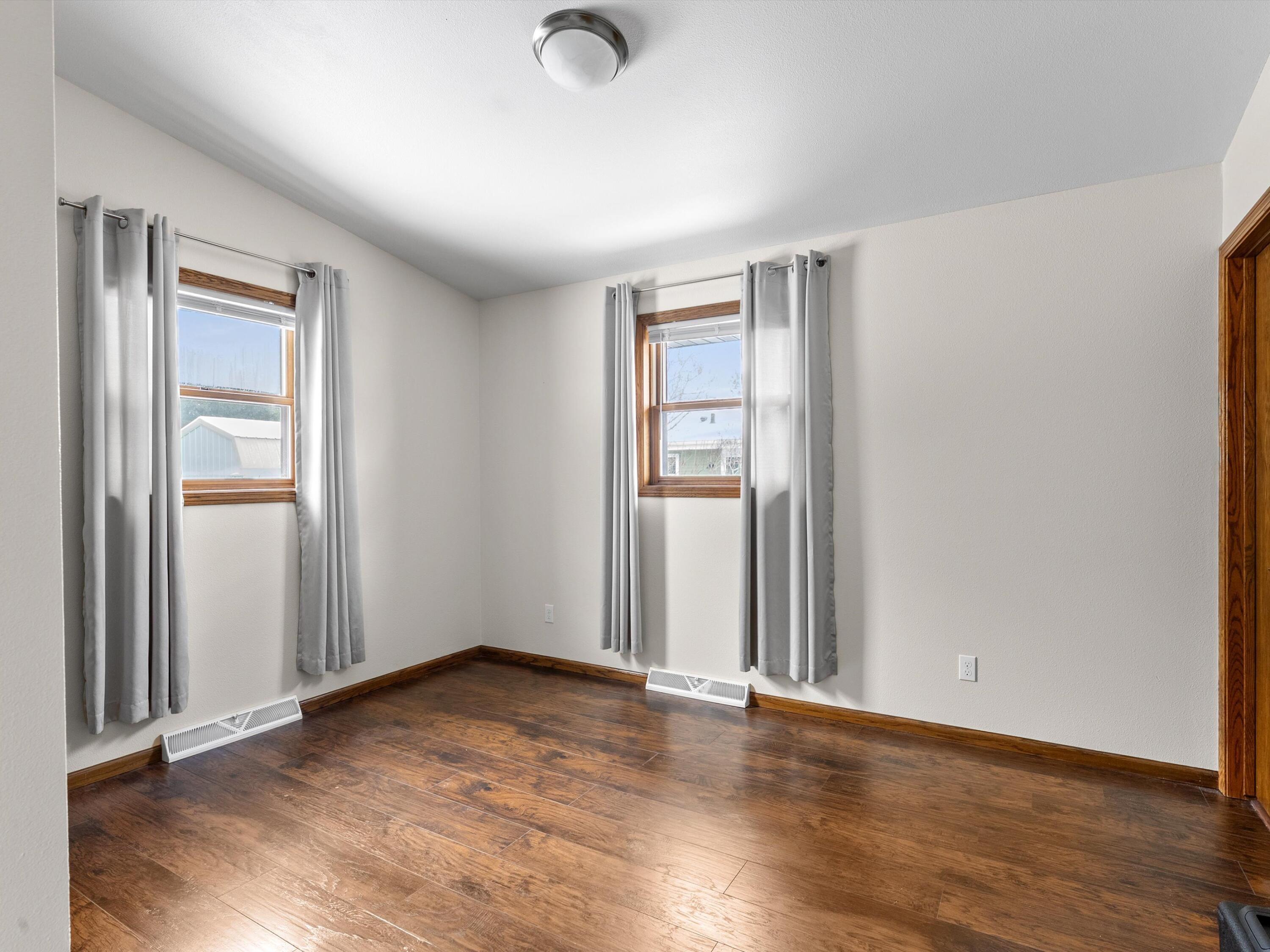 1209 East Thomas Street Manitowoc, WI 54220 - Photo 18 of 29 14-014_2756462_09871