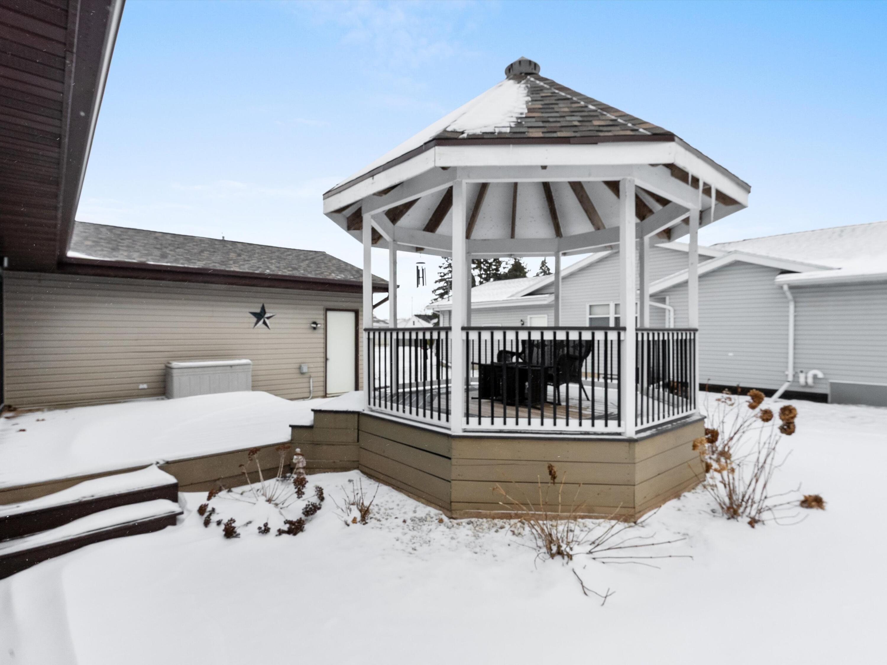 1209 East Thomas Street Manitowoc, WI 54220 - Photo 6 of 29 06-006_2756462_09849