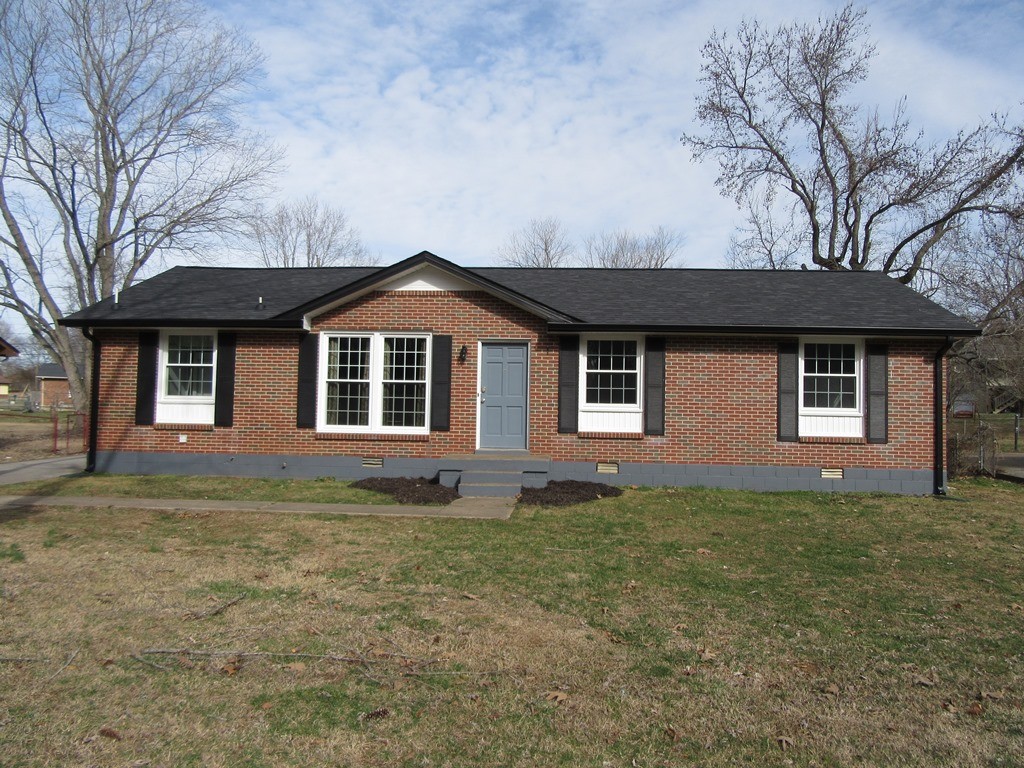 569 Lafayette Road Clarksville, TN 37042 - Photo 1 of 25 a front view of a house with a garden