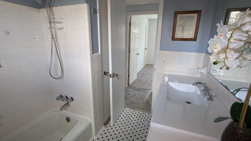 569 Lafayette Road Clarksville, TN 37042 - Photo 12 of 25 a bathroom with a bathtub and a shower