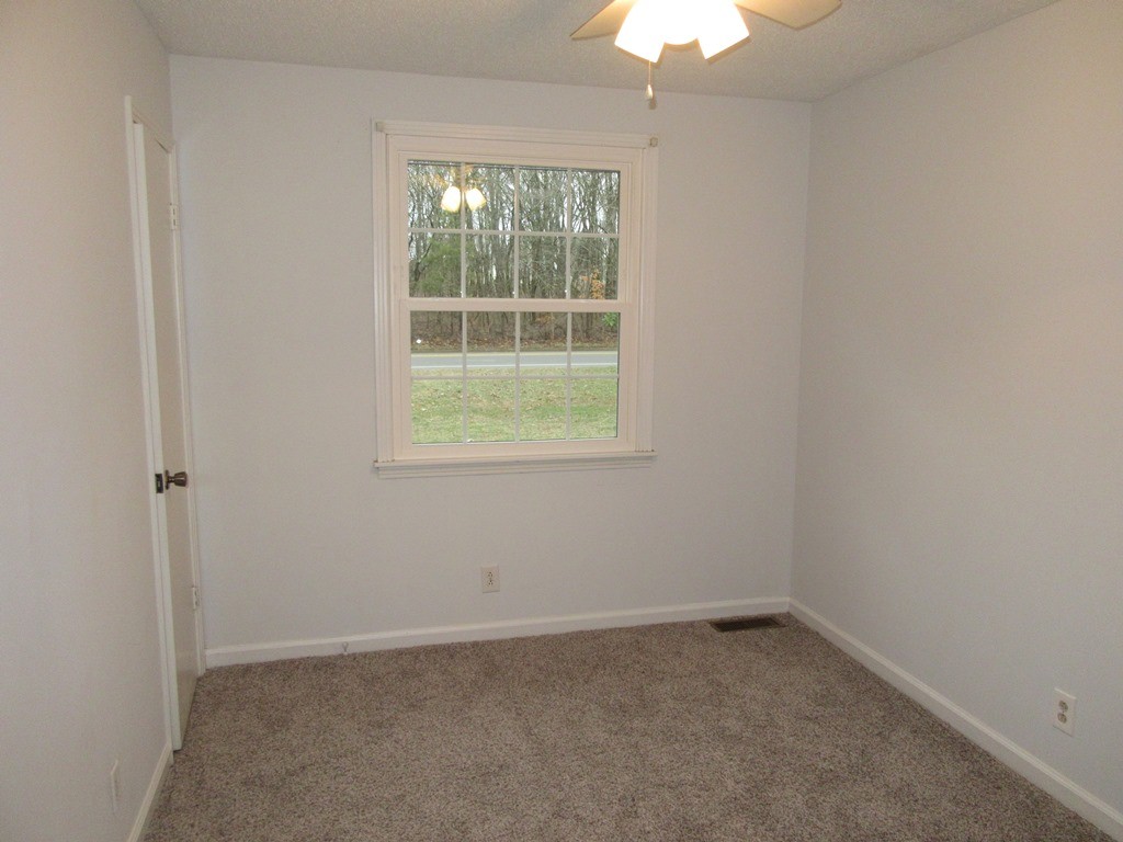 569 Lafayette Road Clarksville, TN 37042 - Photo 13 of 25 an empty room with a window