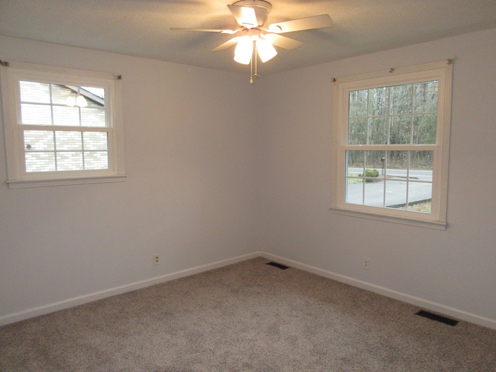 569 Lafayette Road Clarksville, TN 37042 - Photo 14 of 25 an empty room with a window