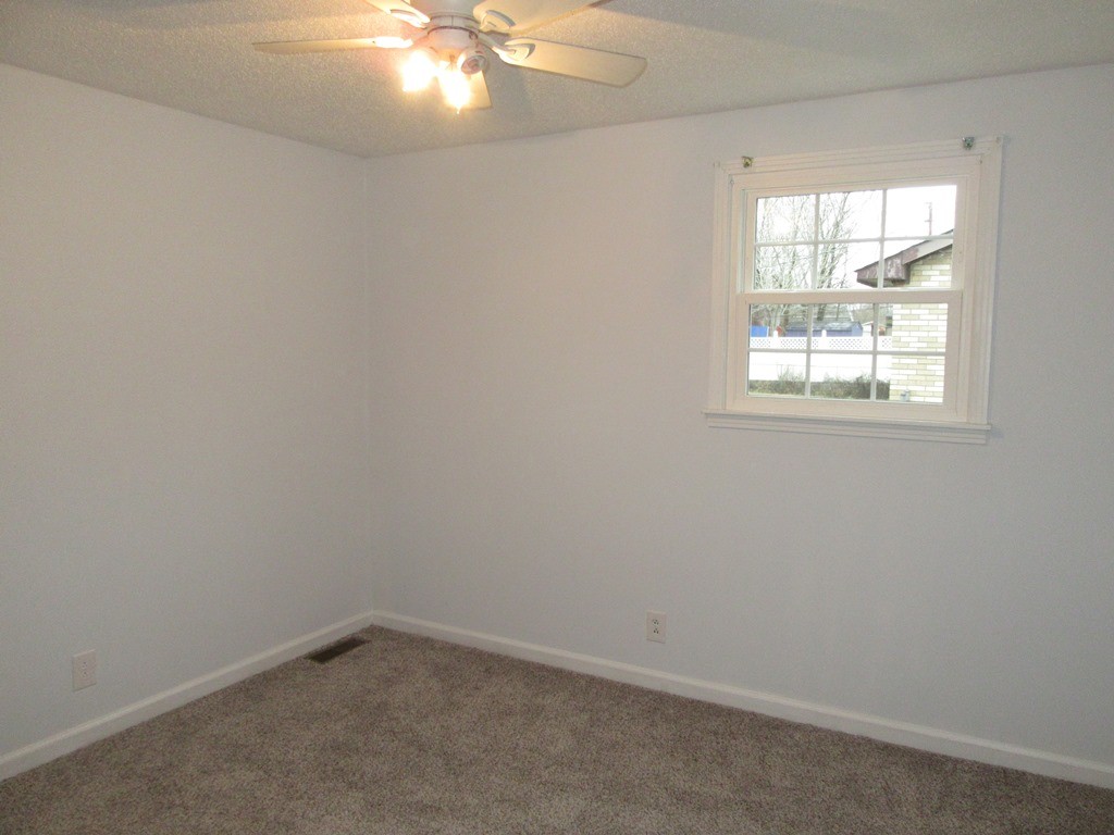 569 Lafayette Road Clarksville, TN 37042 - Photo 15 of 25 an empty room with a window