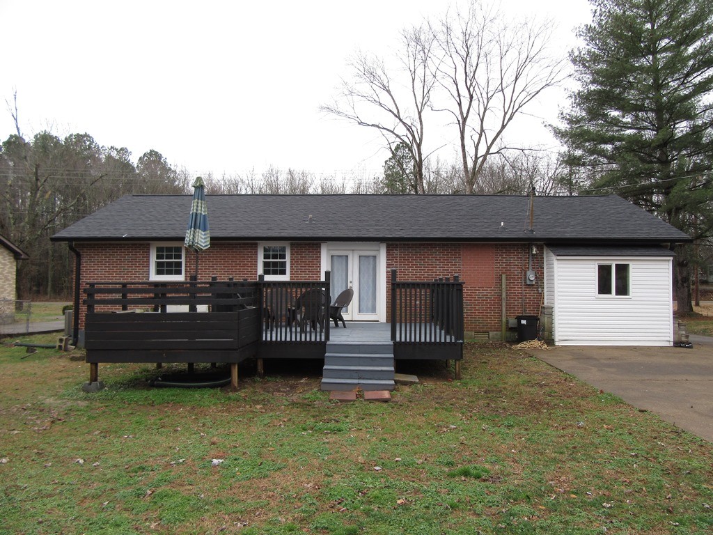569 Lafayette Road Clarksville, TN 37042 - Photo 25 of 25 a front view of a house with a garden