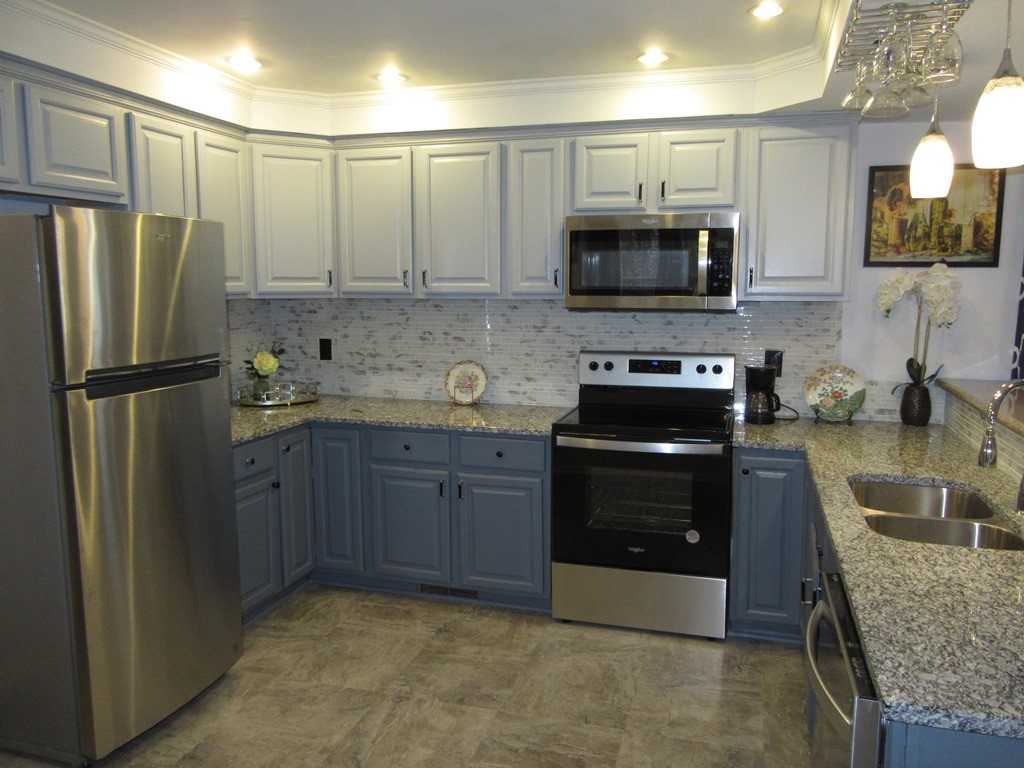 569 Lafayette Road Clarksville, TN 37042 - Photo 7 of 25 a kitchen with a refrigerator sink and microwave