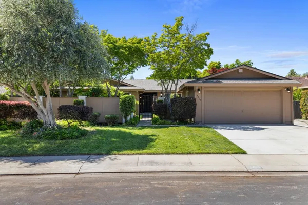 $599,999 | 3305 Appaloosa Court, Modesto, CA 95356