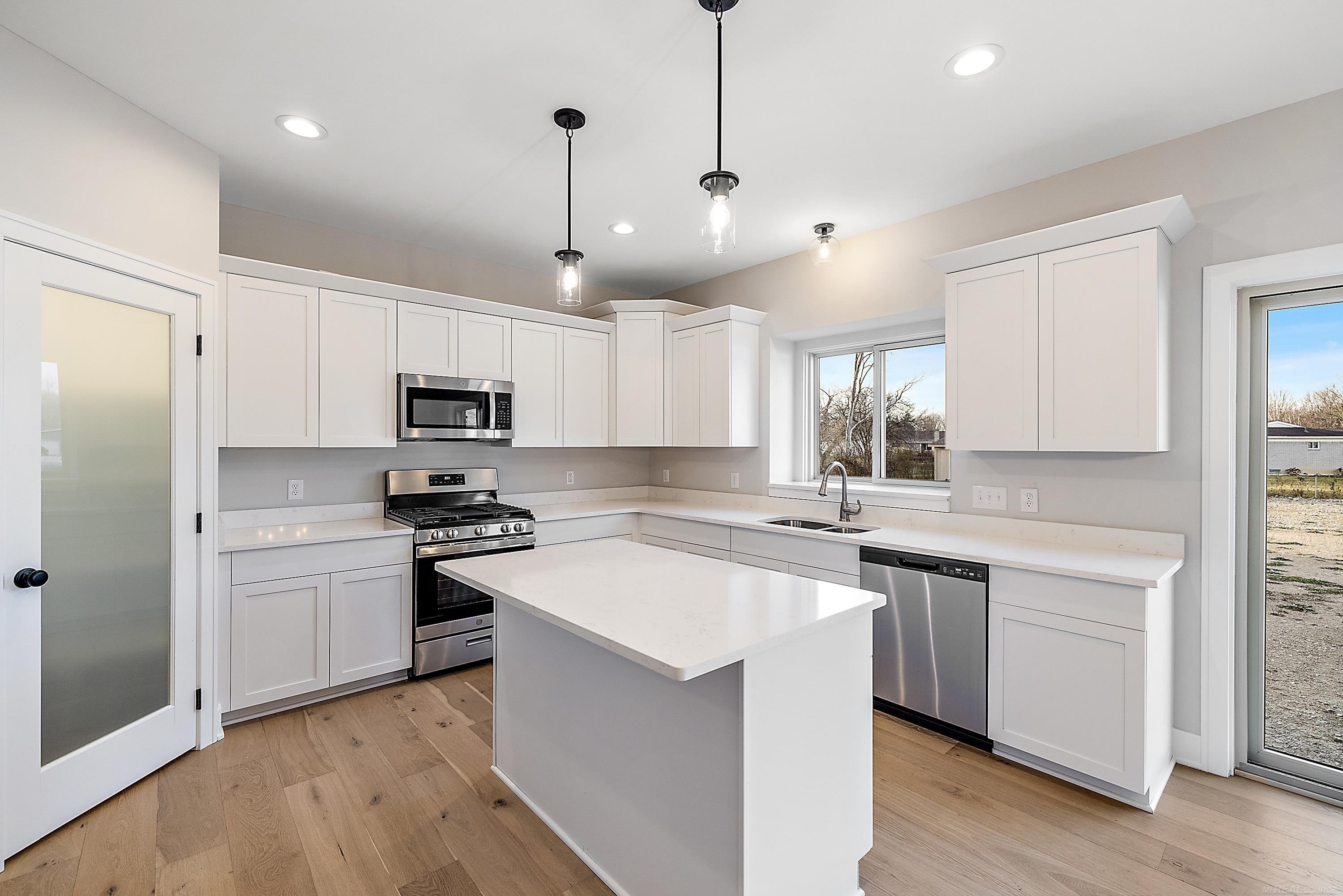 28570 Cotton Road New Baltimore, MI 48047 - Photo 25 of 46 50097299-30.JPG