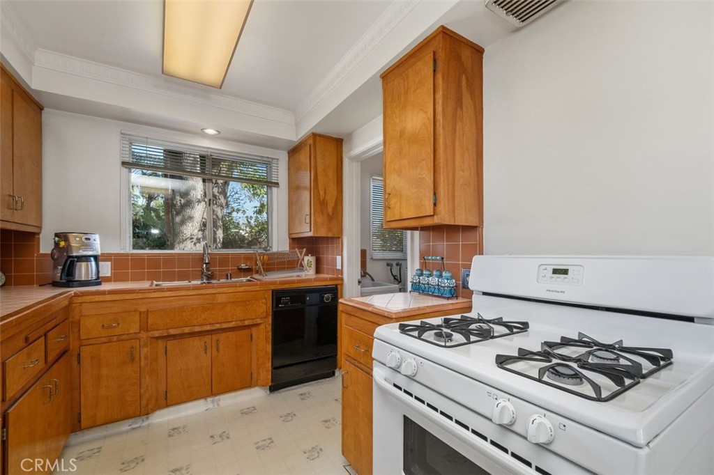 1337 Solita Road Pasadena, CA 91103 - Photo 10 of 18