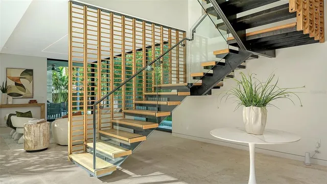 a view of a house with backyard and garden