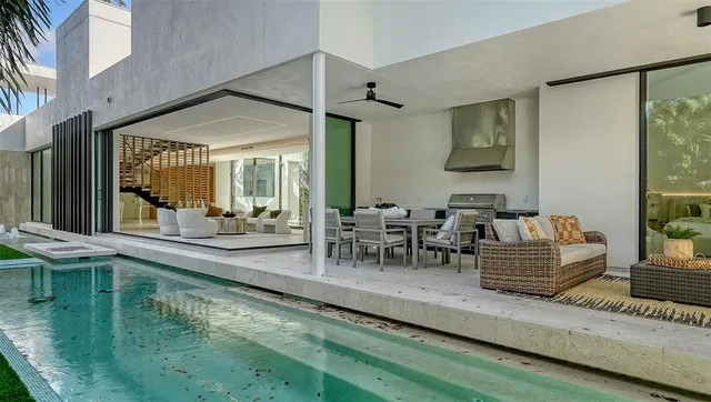 a view of an outdoor space