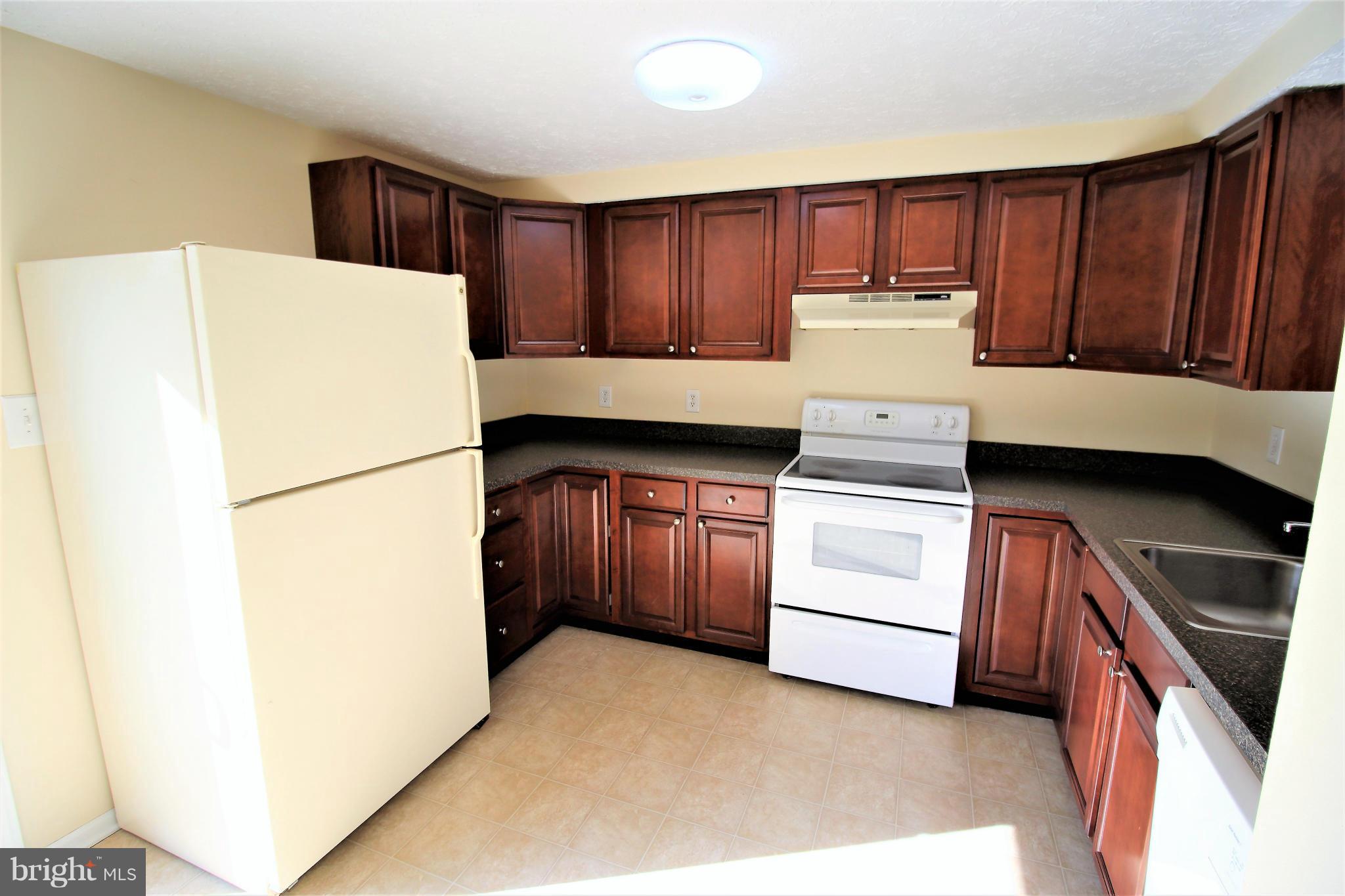 7427 Aspenpark Road Lorton, VA 22079 - Photo 3 of 14 Kitchen