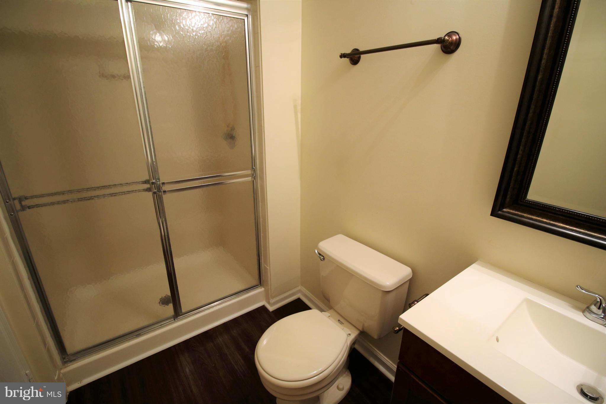 7427 Aspenpark Road Lorton, VA 22079 - Photo 8 of 14 Bath
