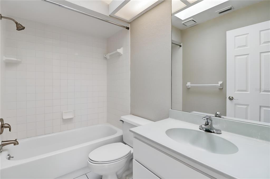 8105 Southwest 109th Street Ocala, FL 34481 - Photo 11 of 30 a bathroom with a sink toilet and a bathtub