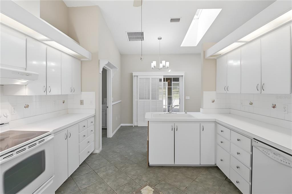 8105 Southwest 109th Street Ocala, FL 34481 - Photo 5 of 30