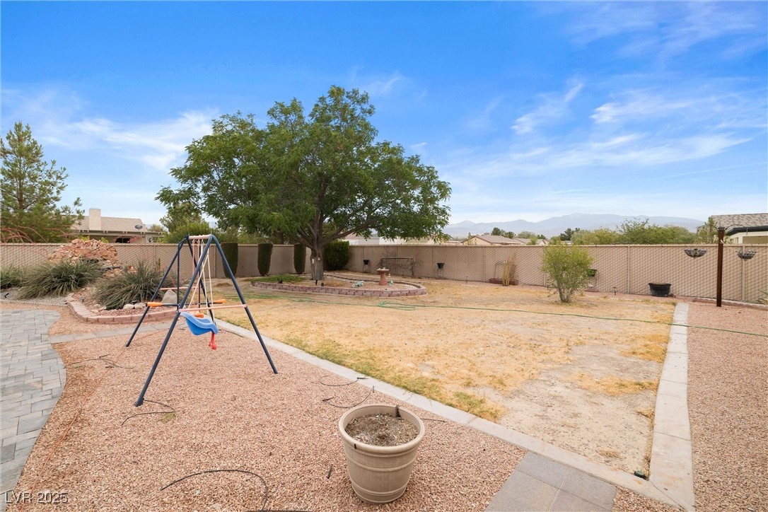 180 West Wilson Road Pahrump, NV 89048 - Photo 29 of 33 Fenced backyard featuring a mountain view