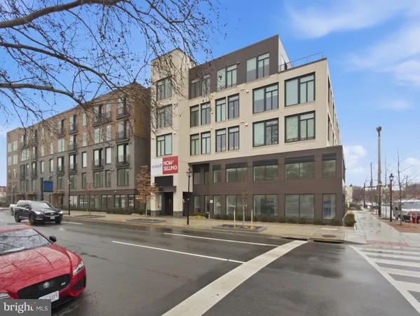 $2,998 | 701 North Henry Street, Unit 206, Alexandria, VA 22314