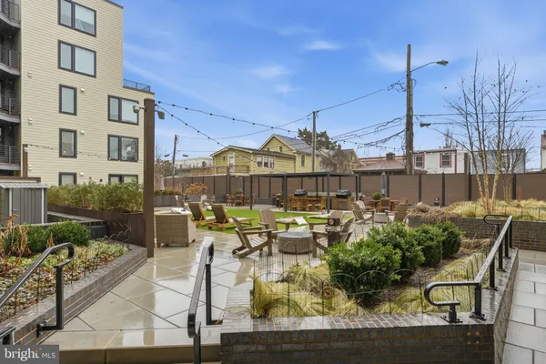 $2,998 | 701 North Henry Street, Unit 206, Alexandria, VA 22314