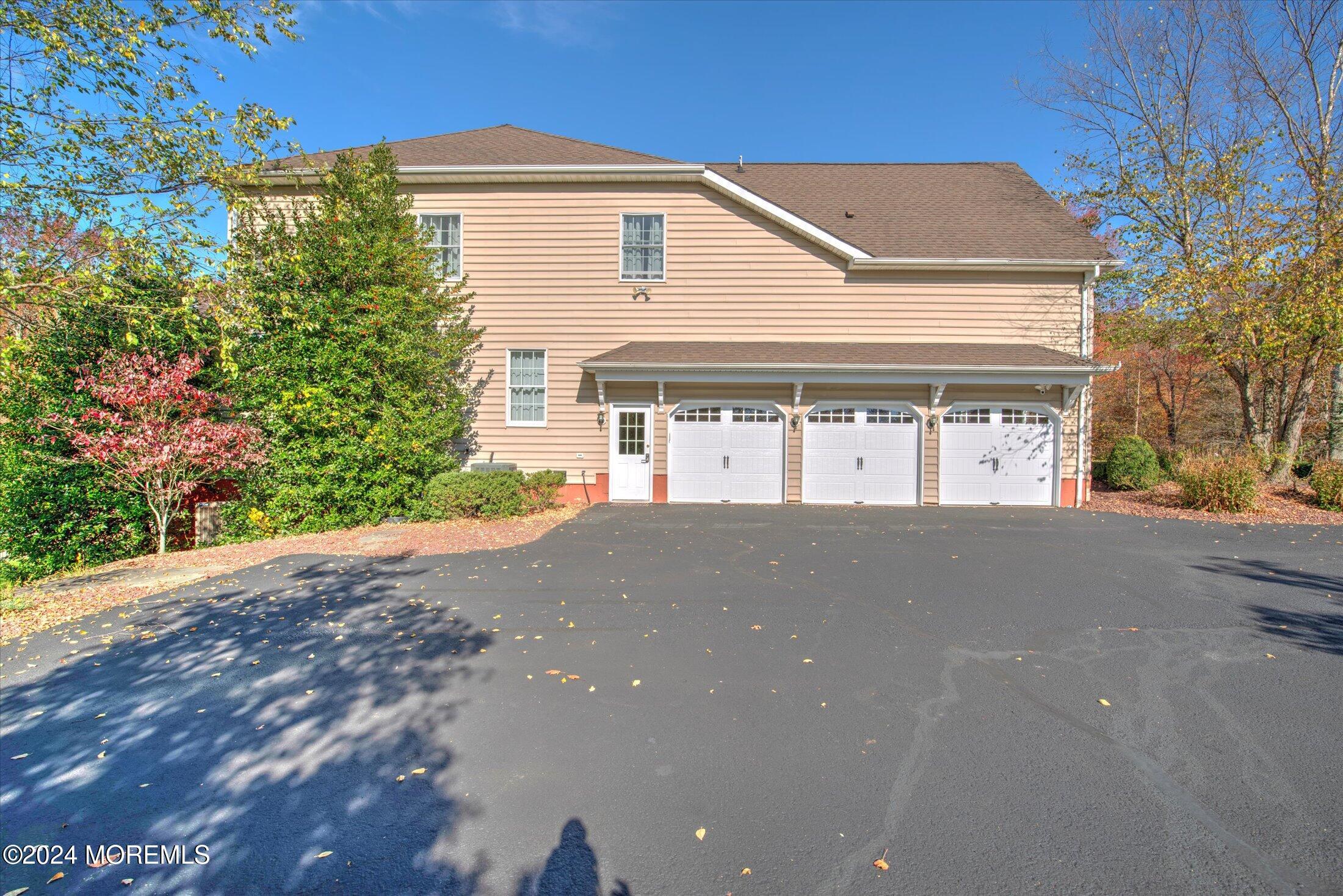 23 Silver Leaf Way Manalapan, NJ 07726 - Photo 7 of 87 65-GARAGE ENTRANCE