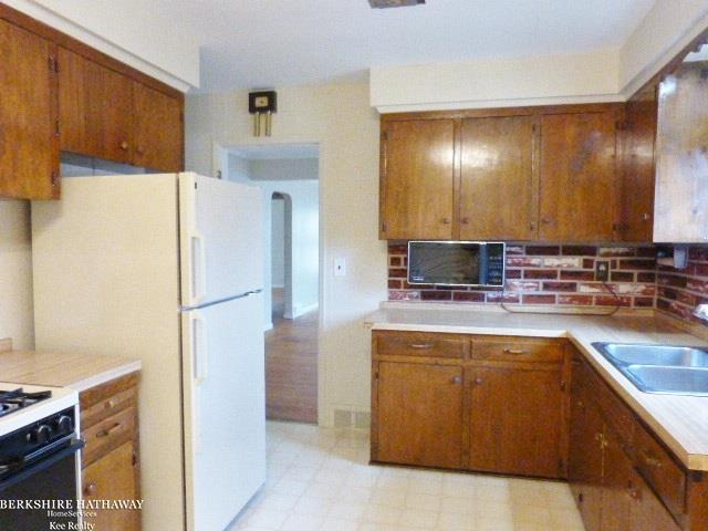 482 Lexington Road Grosse Pointe, MI 48236 - Photo 10 of 25 31367705-9.JPG